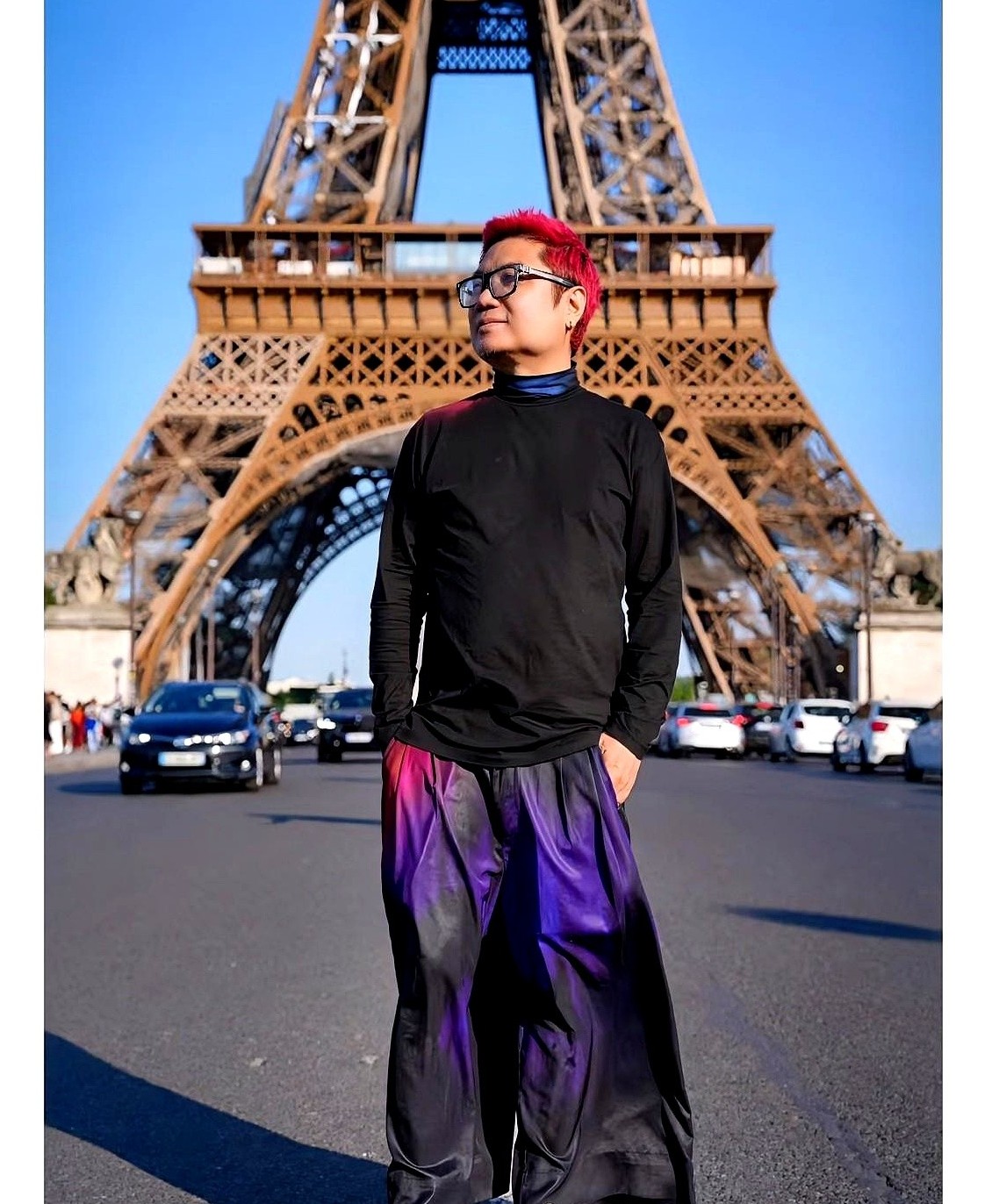 程青松又把话说满了，他在个人社交账号留言“我就是喜欢年轻漂亮的小哥”，配图还是一