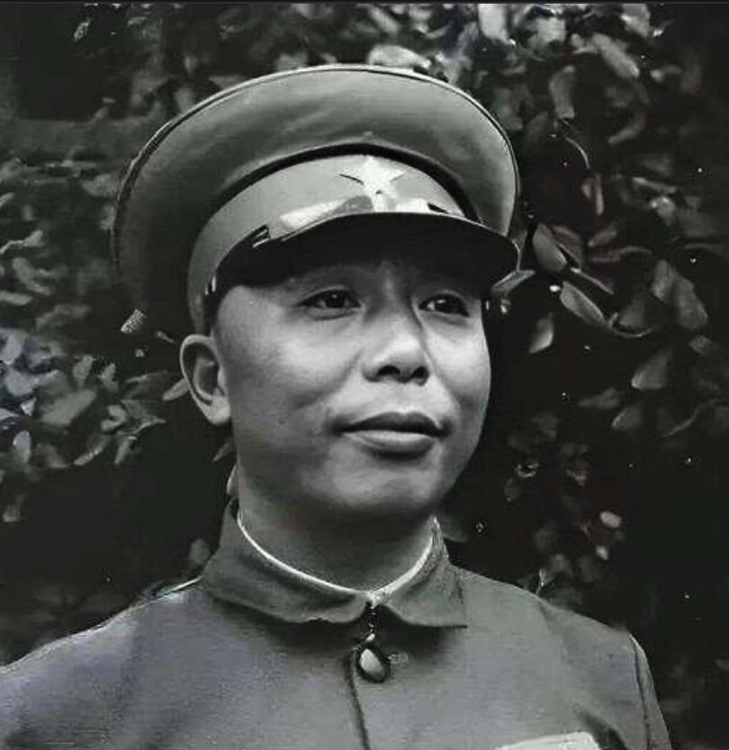 1948年，宋时轮坐着吉普车误入国军阵地，被100多名国军围堵，他心想：“要完蛋