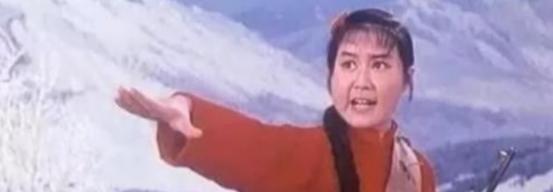 1988年，“小常宝”齐淑芳带领30名演员留美不归，抛弃丈夫，并恶狠狠对丈夫说：