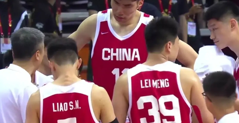 郭士强是真敢说啊！
与波黑男篮的赛后发布会上，中国男篮主帅强调内线缺人轮转困难，