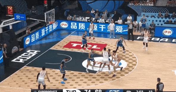 无解！FIFA规则下申京真无解！
在今天男篮欧锦赛土耳其与捷克的比赛中，土耳其当