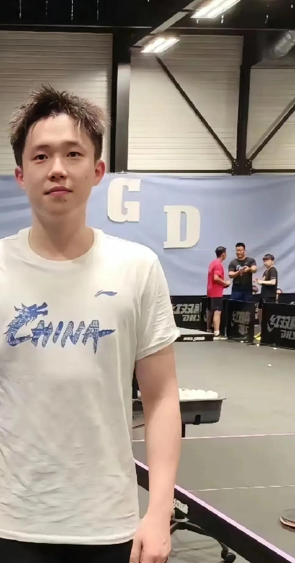 没有莎莎和大头
比赛的日子里
你能让我怎么办
只能看看这些
偶尔竟然翻到了
一些