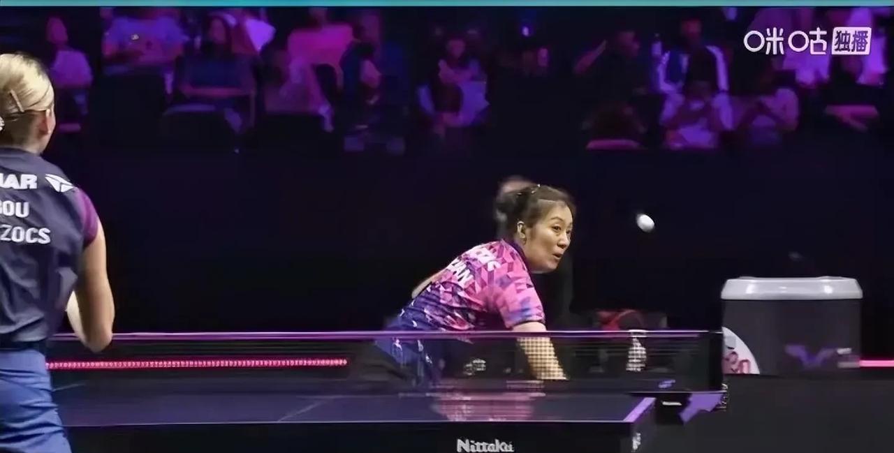 削球手韩莹无缘16强！
WTT横滨冠军赛刚刚结束了一场女单1/16决赛。
又是一
