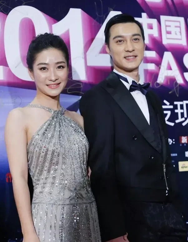陶昕然离婚难掩悲伤











我的天哪！你们敢信吗？陶昕然离婚了！她