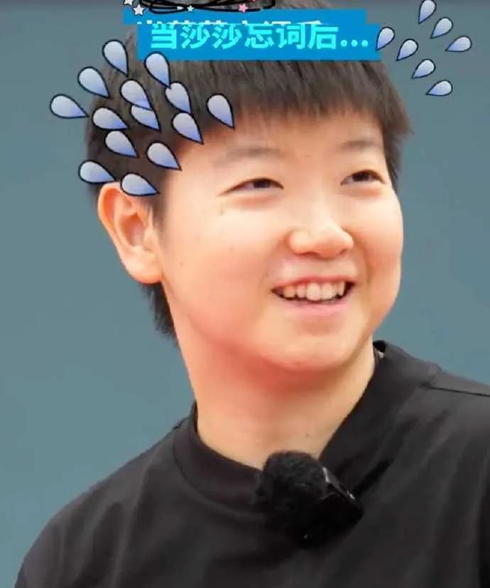 本想喊搭子打羽毛球，他竟拿把铁锹来。夏天到啦，你pick哪项运动？