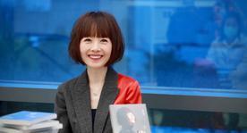【鲁豫胖了10斤，内娱炸了！55岁甩掉“骷髅腰”，网友：这姐是偷偷开了美颜外挂？