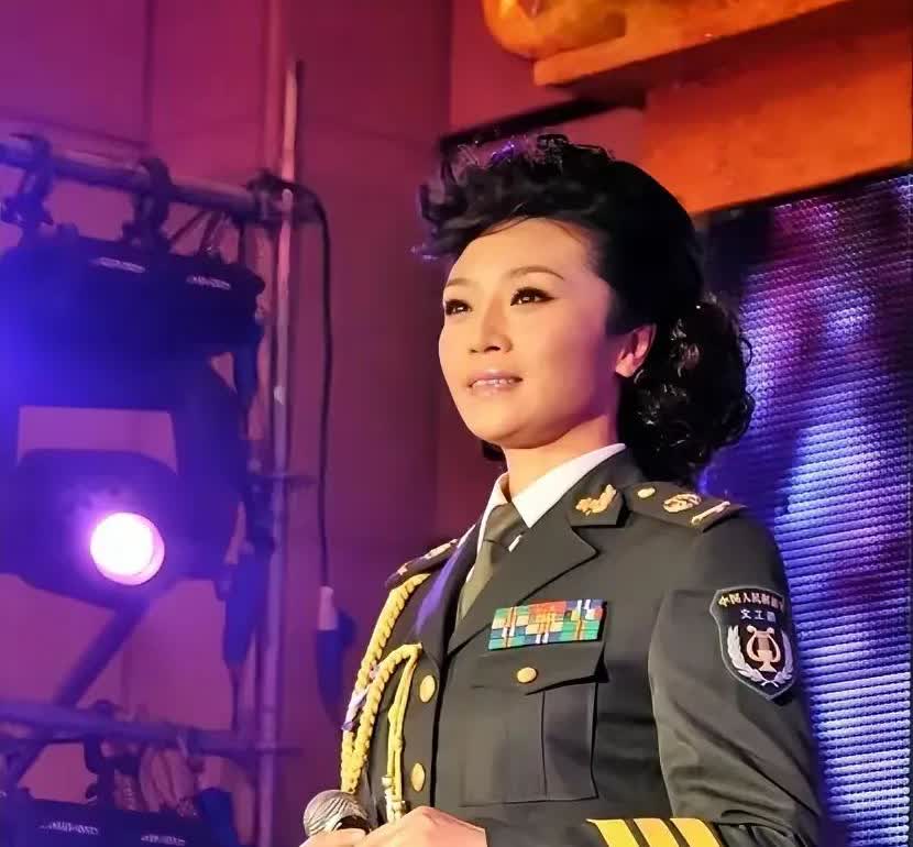 二炮文工团二十个女明星
1. 陈思思
2. 李丹阳
3. 张华敏
4. 