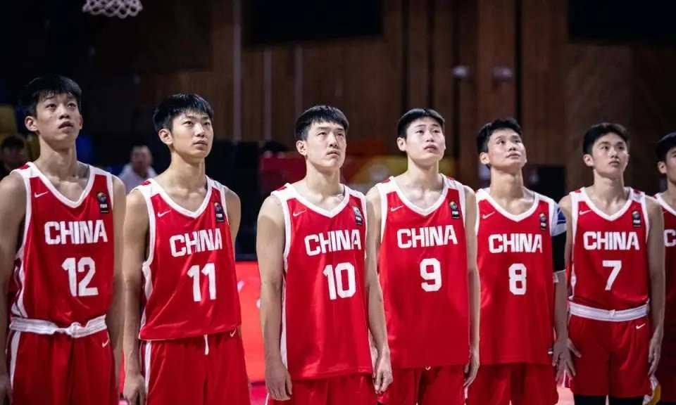 下半场崩盘！国青队不敌澳大利亚再夺亚洲杯亚军
U16亚洲杯决赛，国青队以58-8