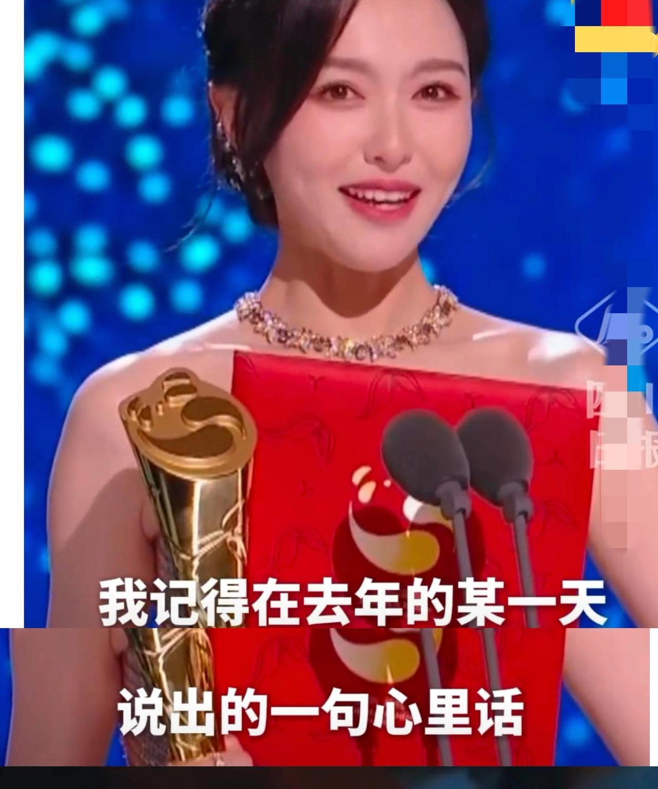 今晚的唐嫣和汪小姐都没有遗憾了！
曾经唐嫣凭借《繁花》汪小姐一角完成了金鹰奖、飞
