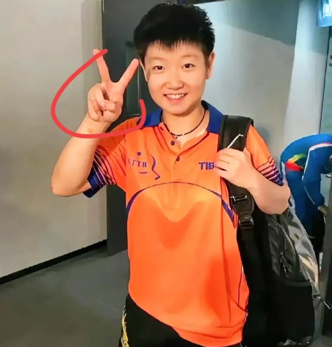 大家不要羡慕孙颖莎了，
因为我们永远不可能成为她！
仅仅这一个条件，我们就无法达