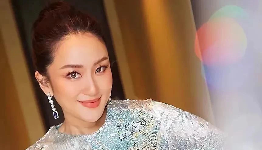 他信家族又行了 贝东丹当总理了











天呐撸！泰国政坛这是唱的哪