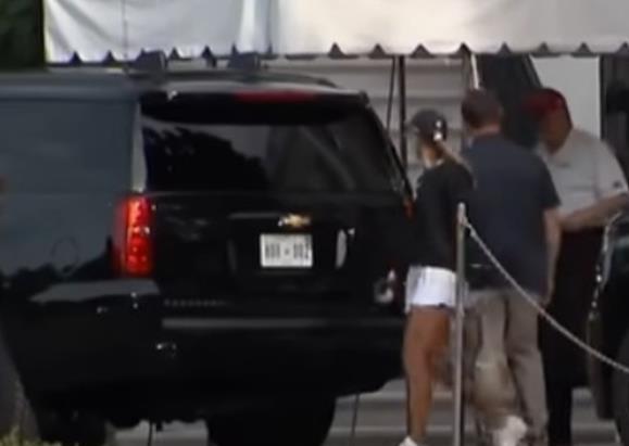 特朗普已死冲上美国热搜，
他亲自现身粉碎流言。
近日网上流传美国总统特朗普健康出