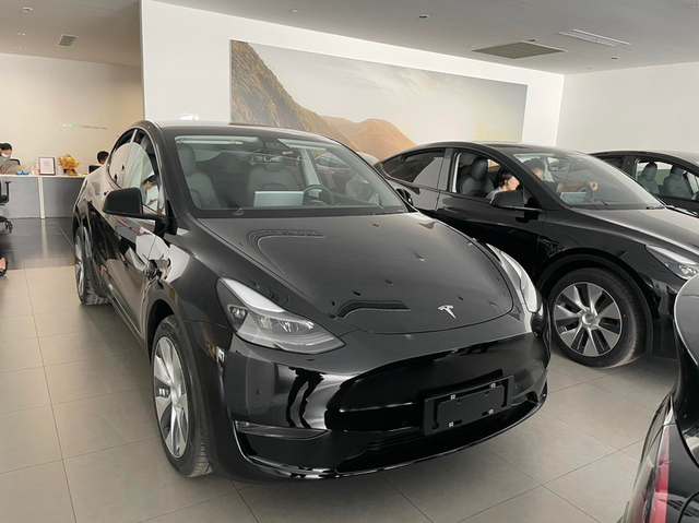 有时候感觉19寸的轮毂也挺漂亮啊
我估计是遐想了吧 
但是现在总感觉 20寸的 