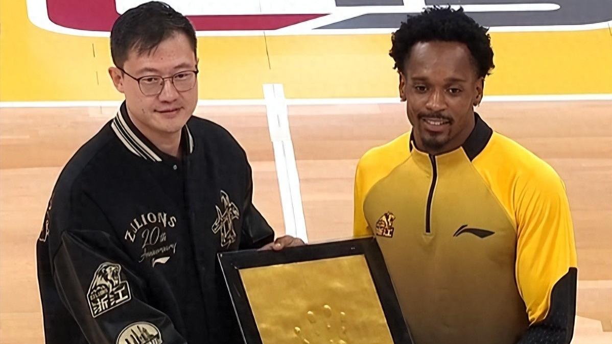 广厦大胜山西，看看专家如何评价，段冉一语中的说出广厦强大之处