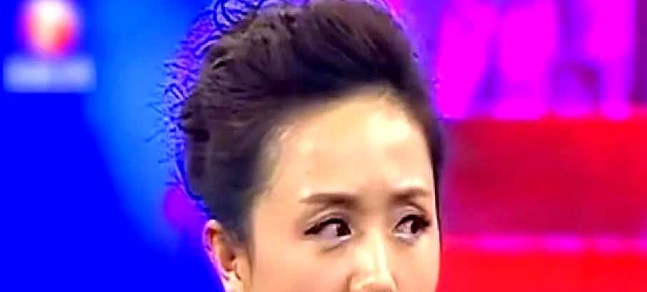 朱媛媛："我老公有好几次都背着我和别的女演员拍吻戏。"辛柏青解释道："我是被迫的