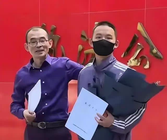 谢浩南爸被曝有私生子，孙海洋直播透露实情，网友消停些吧？
谢浩南妈妈因孩子被拐