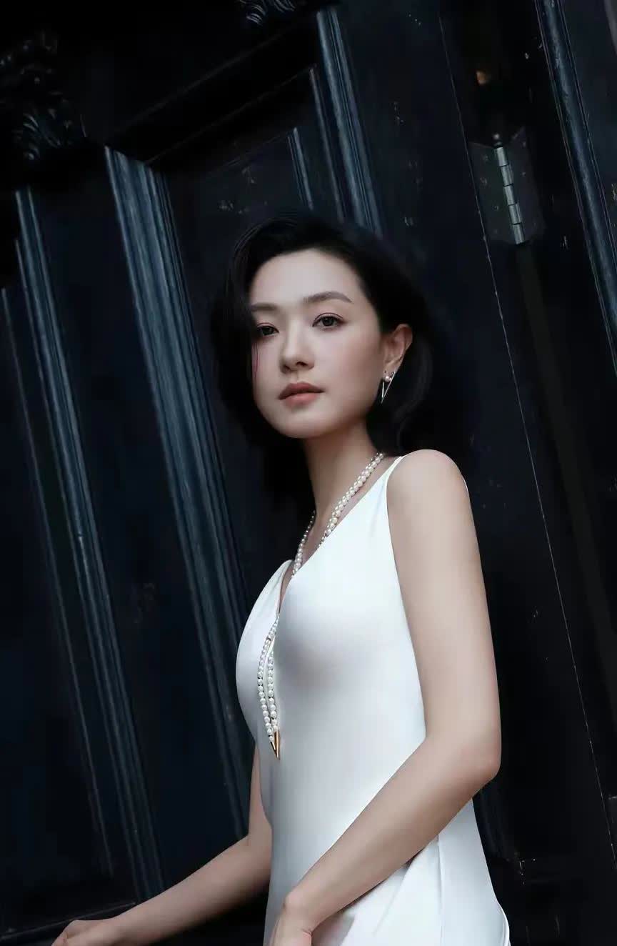 万茜