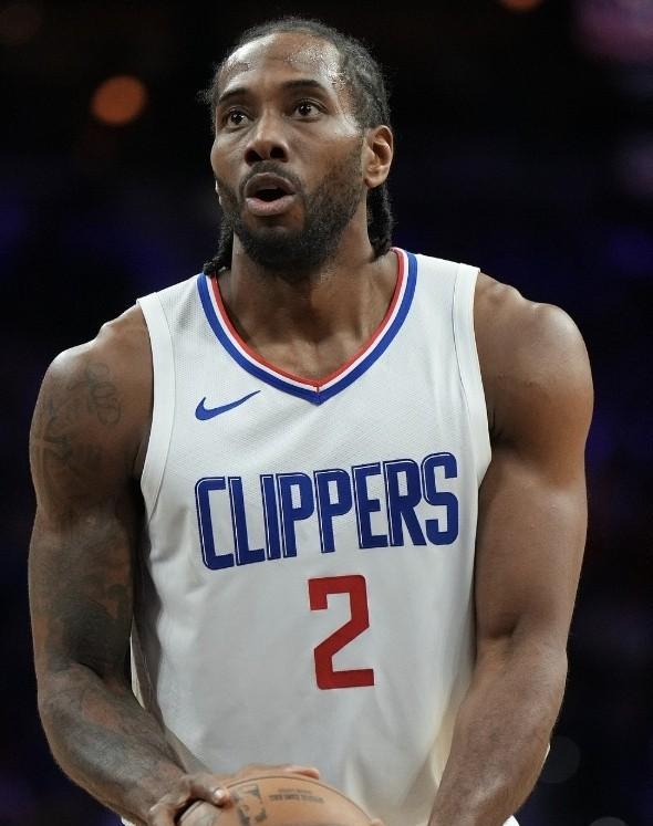 今天NBA最佳球星你们选谁？
吉迪  19分11篮板15助攻    15中8
弗