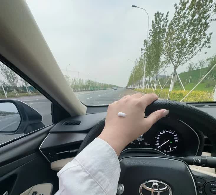 丰田你是真不着急啊！国产车都卷成啥样了？

看看人家10万块的国产车，哪个不