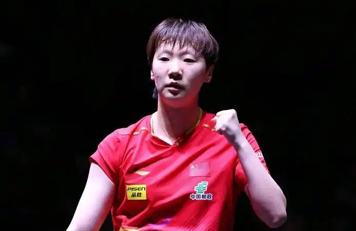 王曼昱4:2孙颖莎，夺得2冠
刚刚，中国大满贯赛女单决赛在国乒两大王牌主力球员孙
