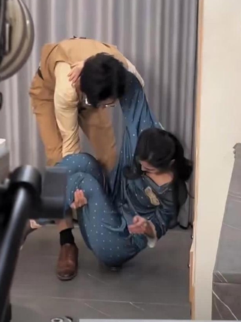 到底是女演员太重还是男演员太怂了？ ​​​
