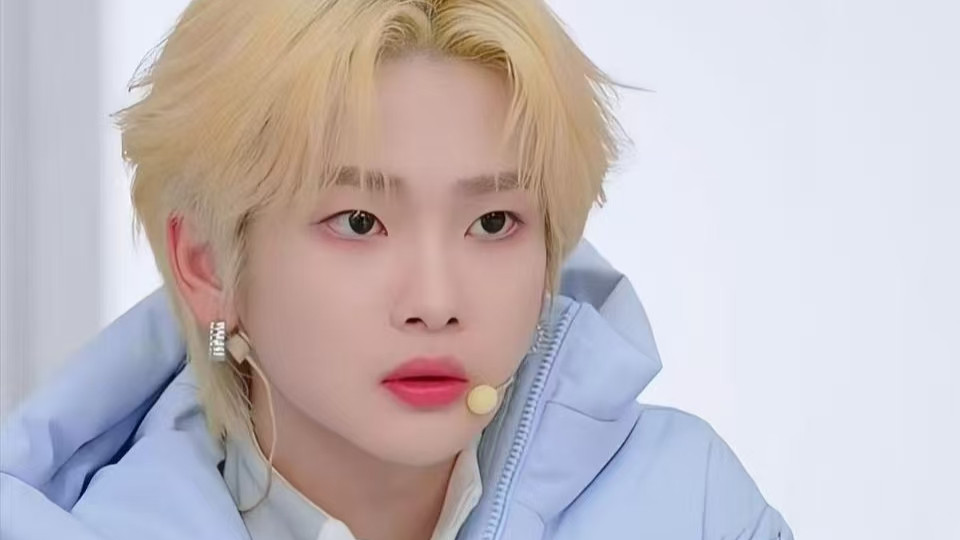 周震南直播宠粉名场面！全网互动上头，甜蜜瞬间破防了