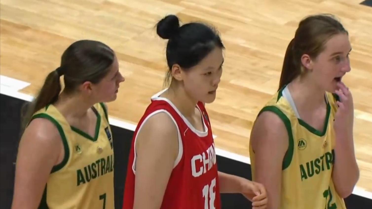 中国女篮：28分大败无缘决赛，李沅珊12分，蓄力季军战