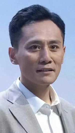 47岁刘烨站台暴瘦 面相大变引发网友担忧