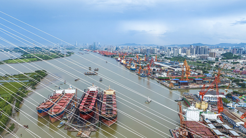 海运印钞机卡壳：当全球贸易开始“拼多多”，船王也得低头