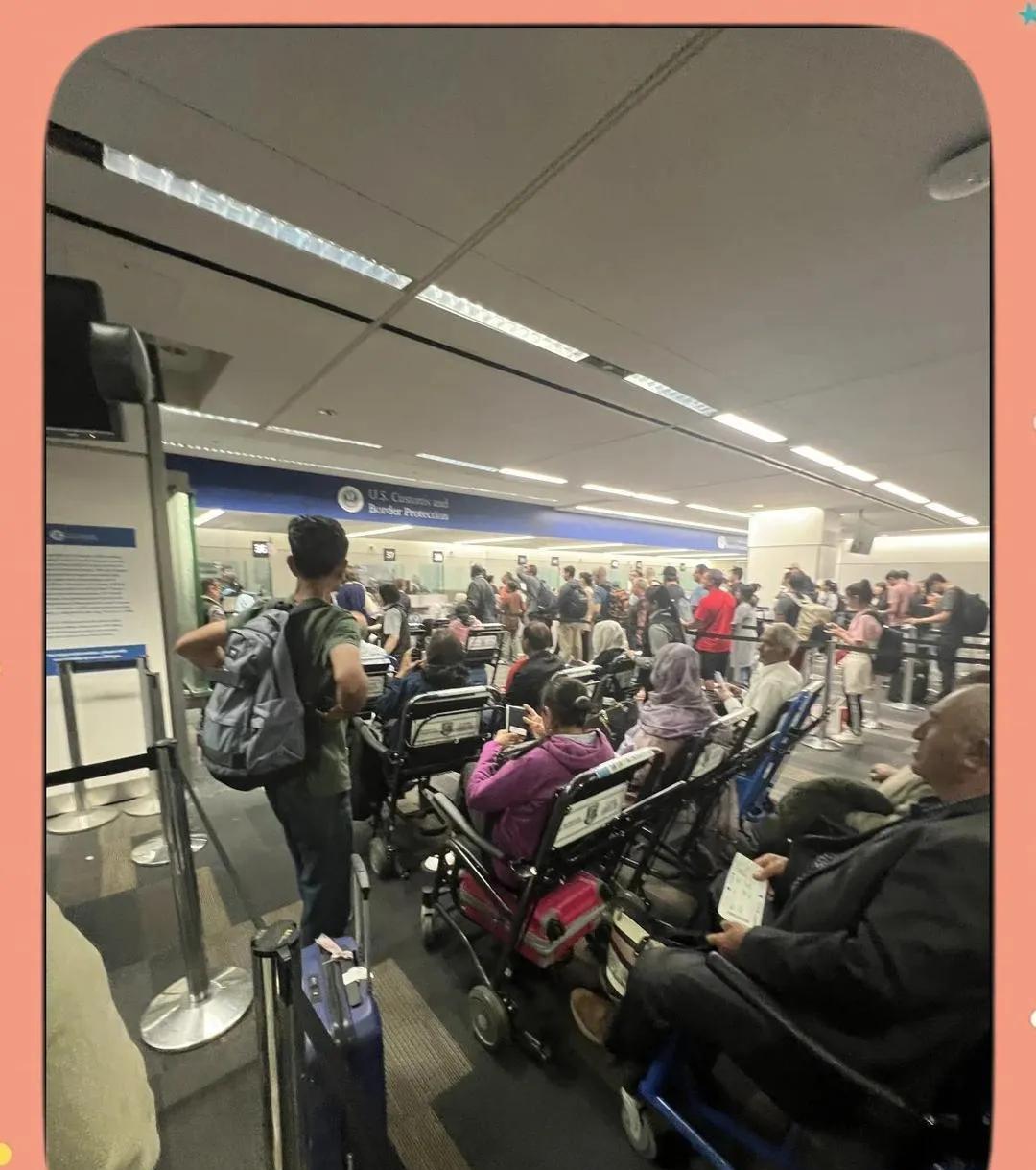 为什么印度人经常半身不遂？
人们发现在很多国际机场的候机厅，经常有大量的需要坐轮
