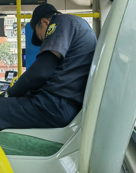 媒体上说北京公交车要撤掉保安了，这种说法已经持续了一个多月了。
经过我这一个月的
