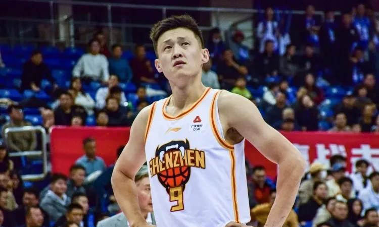 周鹏：你驱逐主教练，关我球员什么事？
裁判：你不是主教练吗？
周鹏:我以教练身份