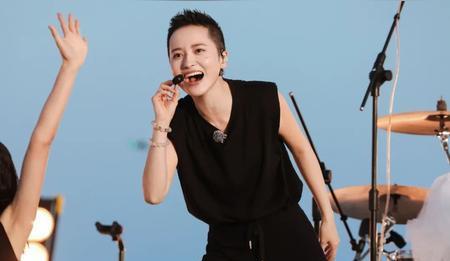 天呐！《乘风2025》蒋一侨“香飘飘千金”身份大揭秘，太牛啦！
家人们呐，今天娱