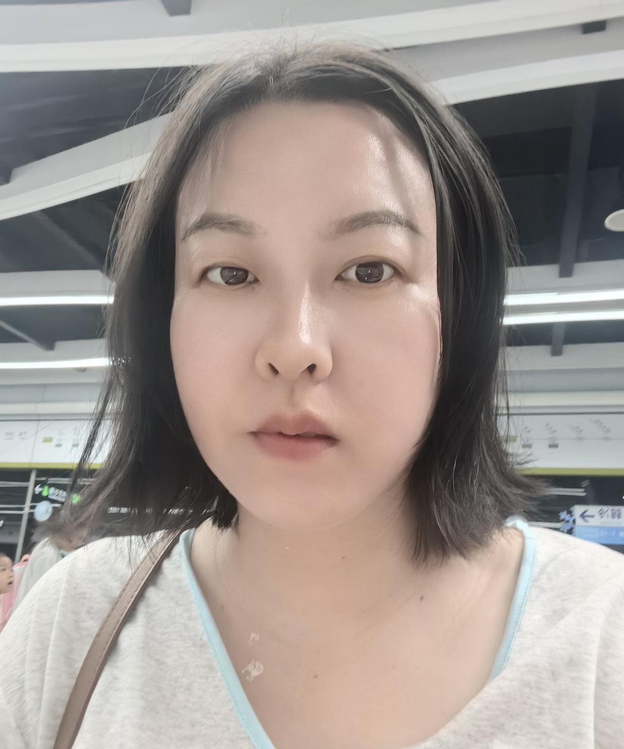 本来他答应给我买苹果17最新款手机，一直说的是17一出来就给我买
这两天苹果17