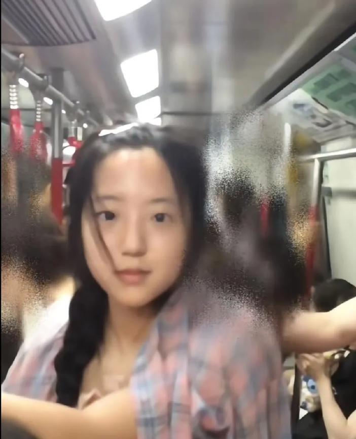 #申裕斌# #地铁偶遇# #接地气#