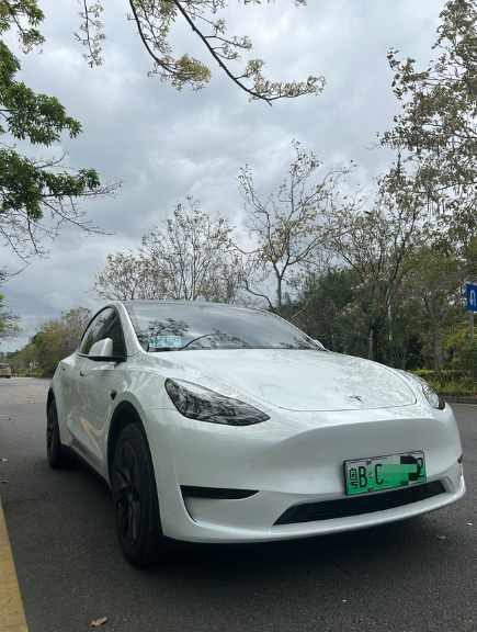 分享提车两周的用车体验

1、底盘比较硬，过减速带的时候颠簸较大。但是转弯加速是