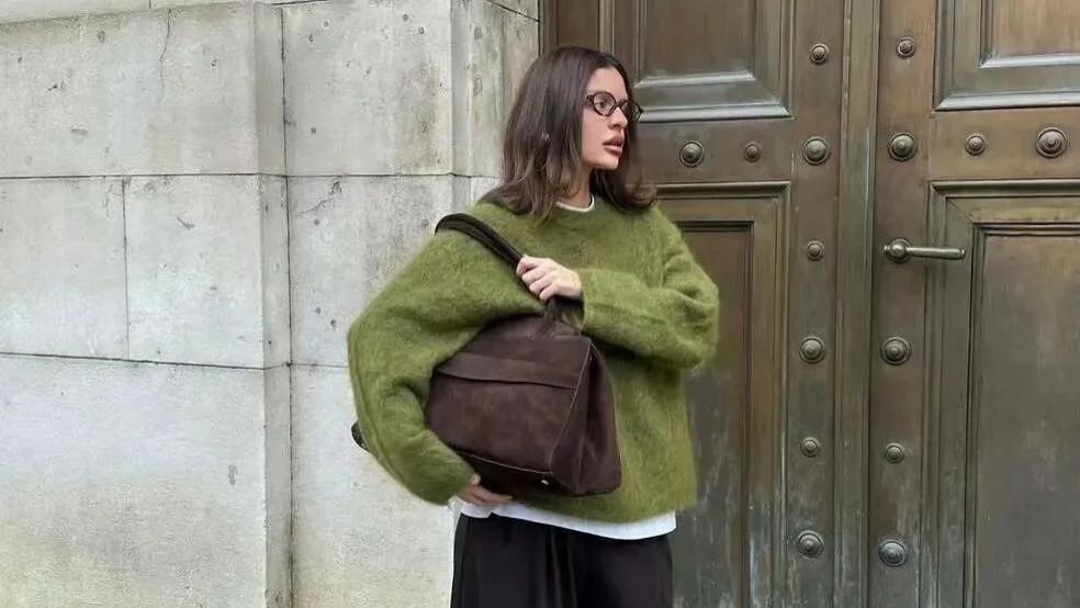 矮个子不到155的：今秋就穿“短毛衣+阔腿裤”，视觉增高5cm，松弛感绝了！太显气质！