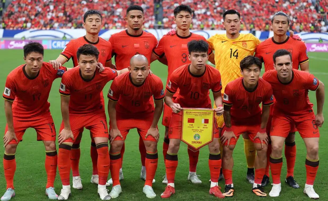 国足1-0险胜巴林，胜局难掩三大顽疾，变革刻不容缓。这场与巴林队的对决，国足最终