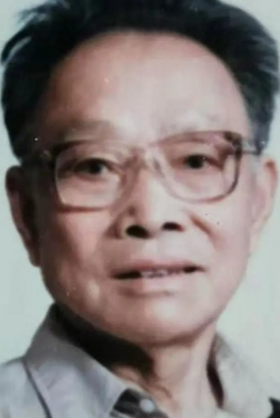 1949年的3月1日，国民党高级特务范纪曼与两个卫兵争执了起来，范纪曼指着两个小