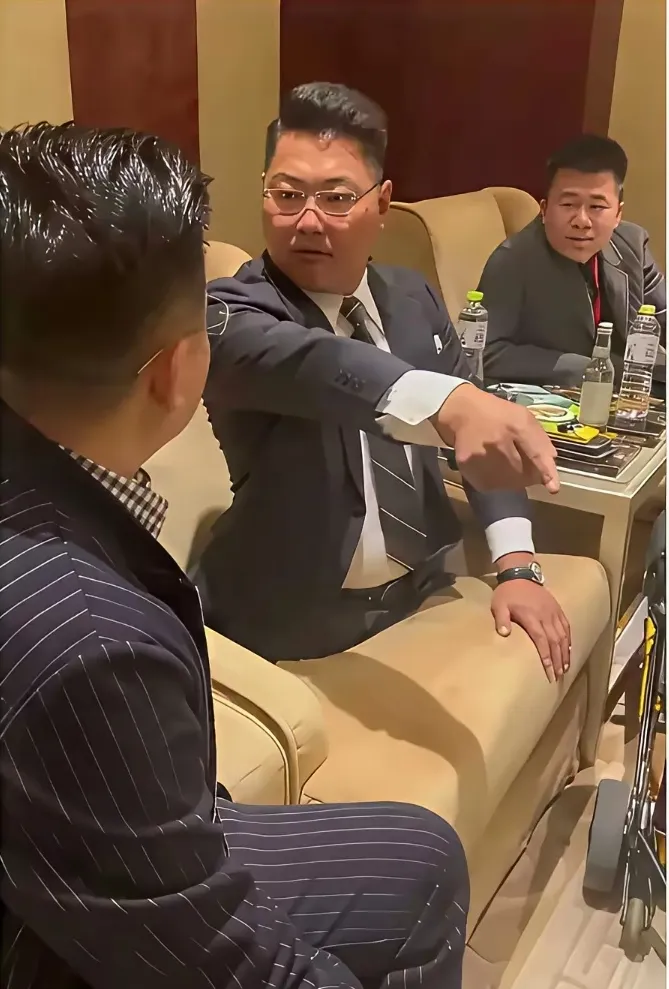 网友:
假如这是你老板，此刻你会怎么应对？[what]
