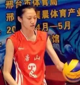 1.95米的董铭霄进步很大，成为天津女排不可或缺的主力选手
       
