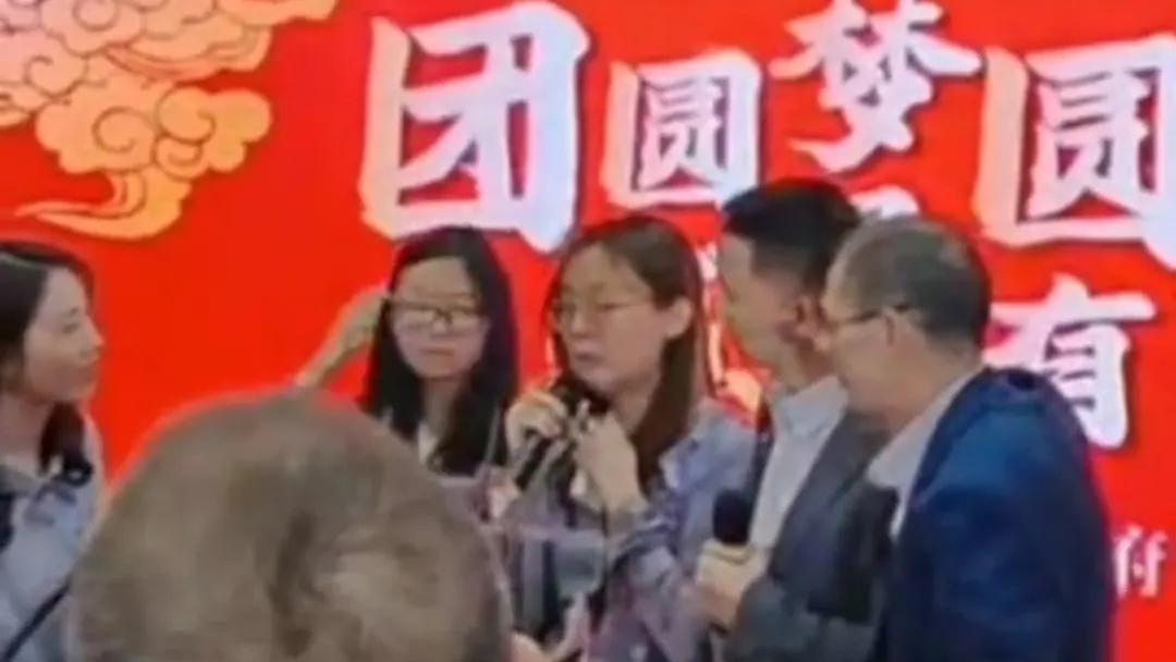 跟拍谢浩男的导演张书，话里有话，欲言又止，真是让人捉摸不透！