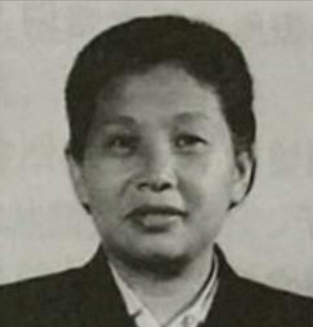 1939年，女战士徐敏准备去如厕，突然被一壮汉抱到了床榻上，对方捂住了她的嘴巴，
