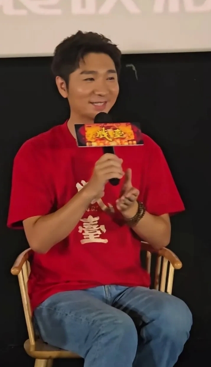 陈佩斯的儿子陈大愚，在演艺生涯中最大的阻碍就是他的父亲陈佩斯。

很多人都会说，