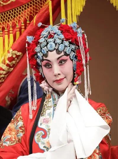 京剧奖项何其多？.现在京剧并不十分景气，但各类奖项却不少，除了中国戏剧梅花奖、文