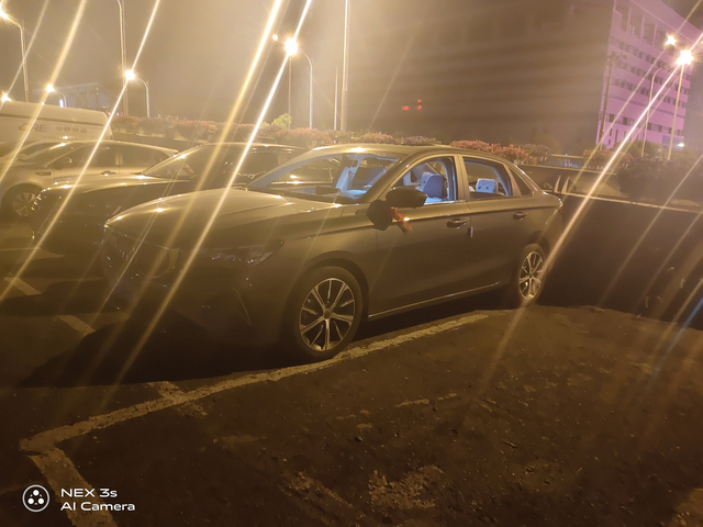 顿挫感超级大
四代帝豪旗舰版，才800公里，倒车入库 前进档后退挡   换挡顿挫