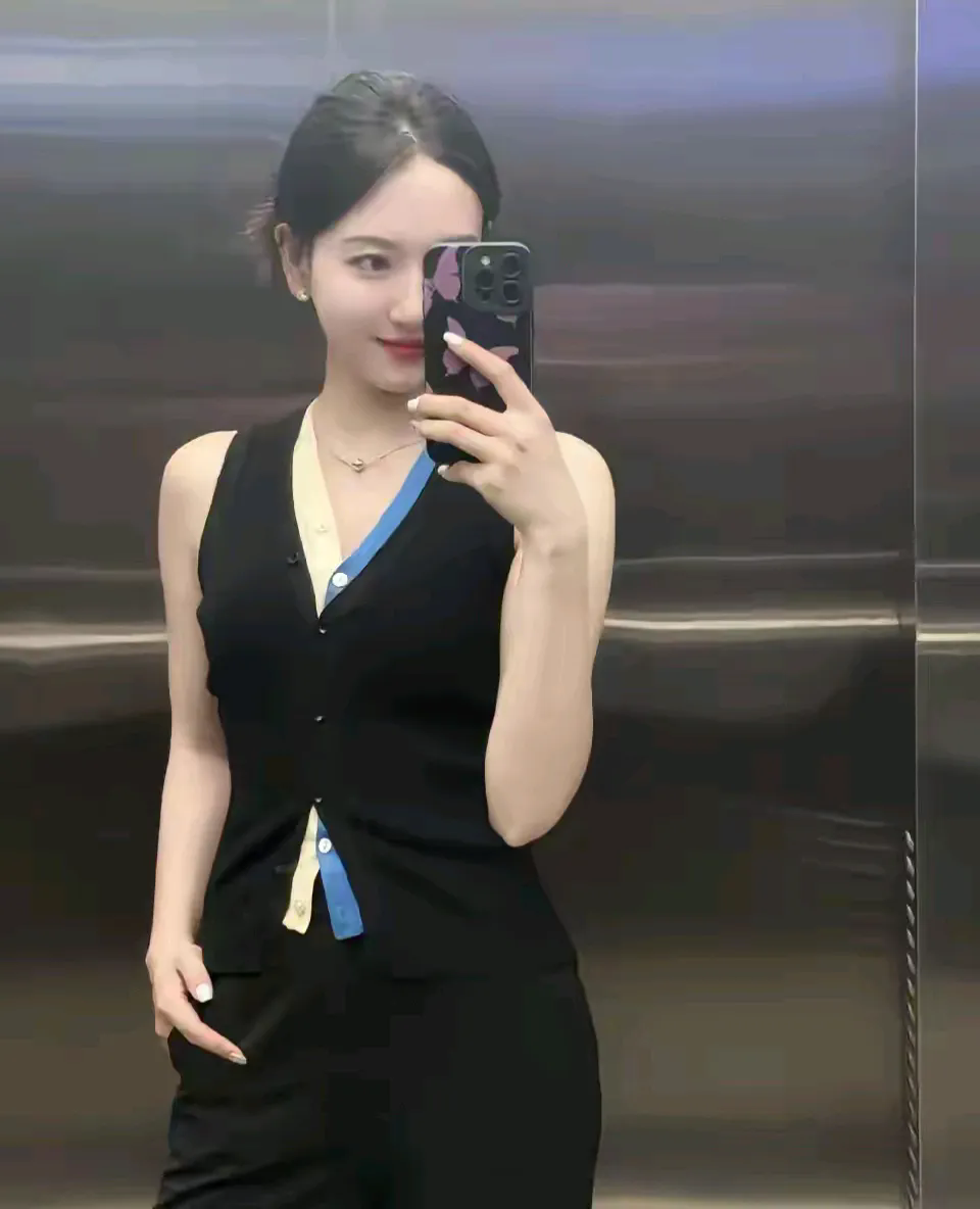 姑娘，老娘，丈母娘
你看 我像什么娘
大胆说 咱不生气