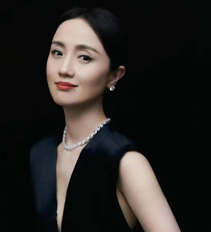大家发现了没有，
演员朱媛媛去世，
她竟然是去世后
全网没有一个负评的一个演员