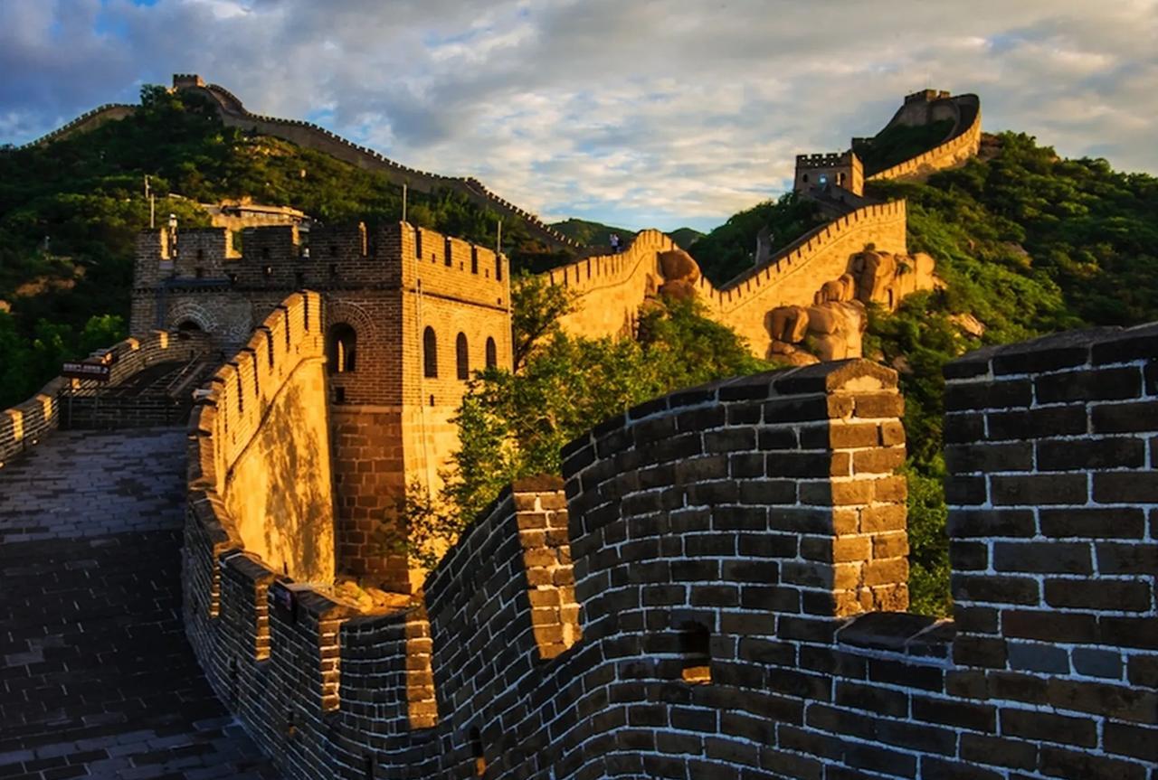离开美国这个市场，我们只能积极重构我们的贸易版图，并进一步重整我们的产业链，真正