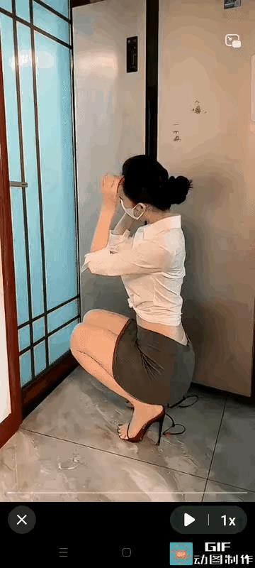 这双高跟鞋，建议这位女生换一下。由于经常出脚汗，而且鞋跟还那么高，特别滑溜，稍不